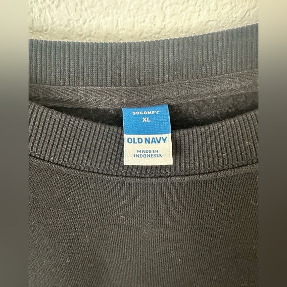 Old Navy Cropped Sweatshirt With Athletic Stripe - Picture 3 of 4